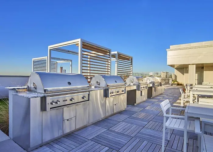 Freedom Tower View -Amenity Packed With Pool -Minutes To Nyc
