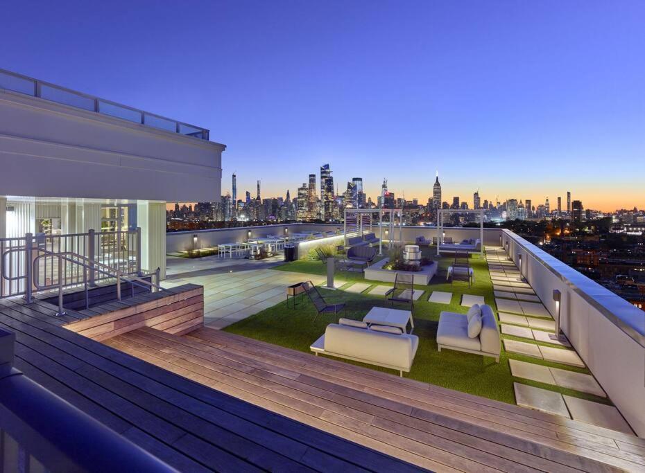 Apartamento Freedom Tower View -amenity Packed With Pool -minutes To Nyc *
