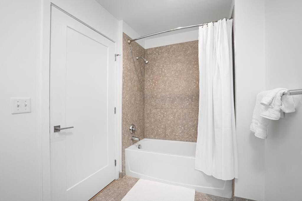 Freedom Tower View -amenity Packed With Pool -minutes To Nyc Appartement Hoboken