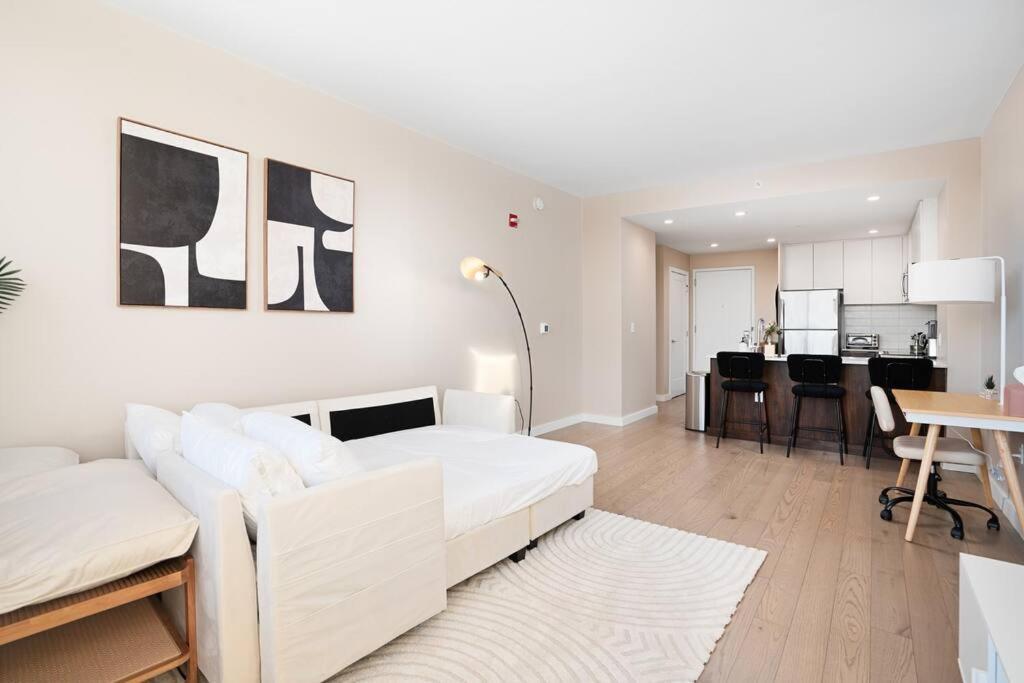 Freedom Tower View -amenity Packed With Pool -minutes To Nyc